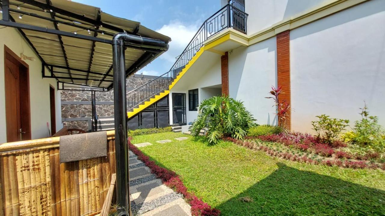 Pool Villa Saung Suluh Purwokerto Exterior photo