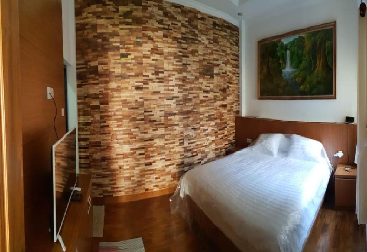 Pool Villa Saung Suluh Purwokerto Exterior photo